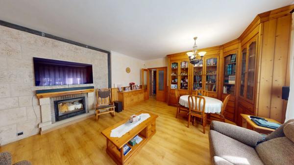 Chalet pareado en avenida de Valverde