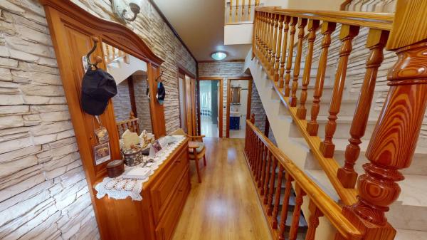 Chalet pareado en avenida de Valverde