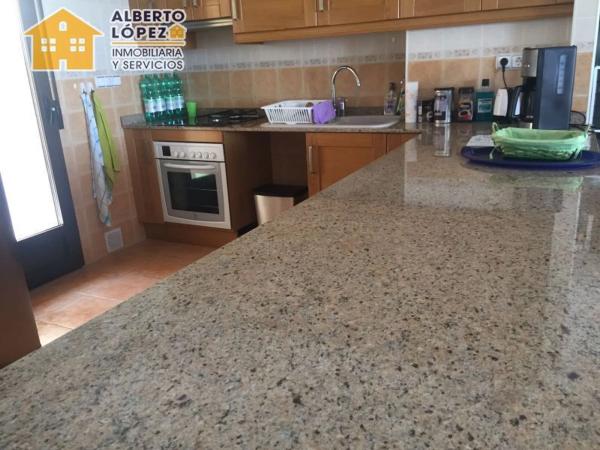 Chalet en Arenales del Sol