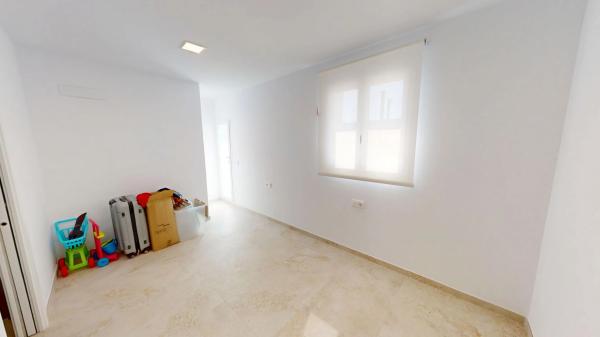 Chalet adosado en Cl Emilio Hernandez Selva