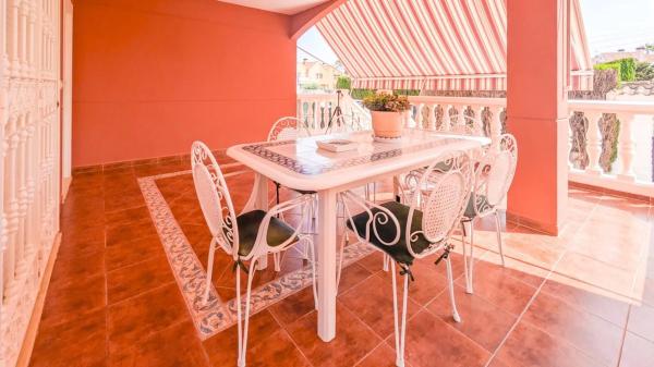 Casa independiente en calle Pino Verde