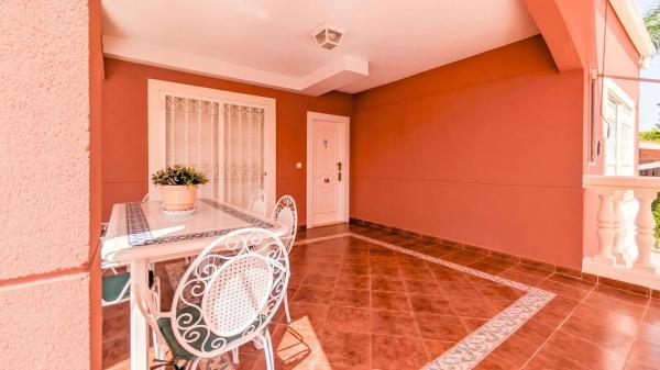 Casa independiente en calle Pino Verde