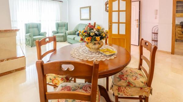 Casa independiente en calle Pino Verde