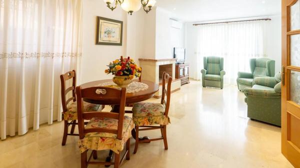 Casa independiente en calle Pino Verde