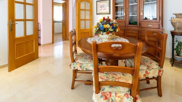 Casa independiente en calle Pino Verde