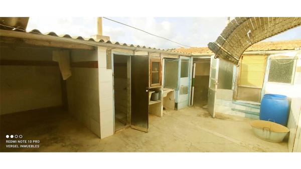 Casa independiente en carretera de Torrellano al Aeropuerto, 96