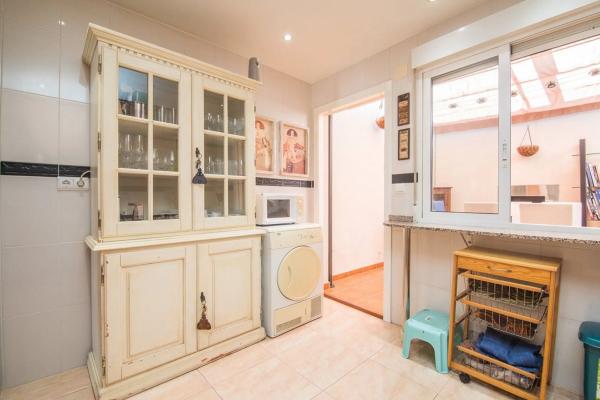 Chalet adosado en calle Islas Canarias, 12