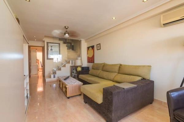 Chalet adosado en calle Islas Canarias, 12