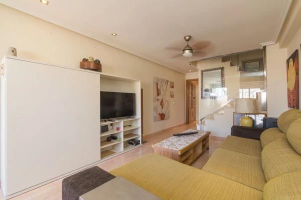 Chalet adosado en calle Islas Canarias, 12