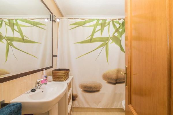 Chalet adosado en calle Islas Canarias, 12