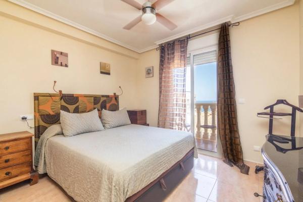 Chalet adosado en calle Islas Canarias, 12