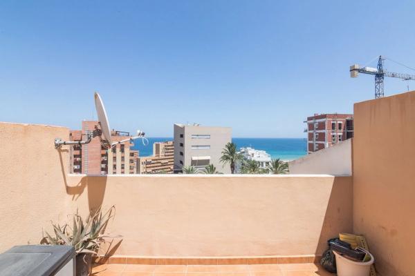 Chalet adosado en calle Islas Canarias, 12