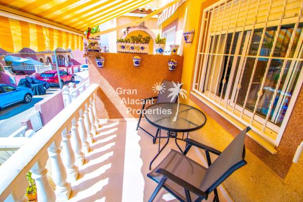 Chalet adosado en calle Orden Dórico