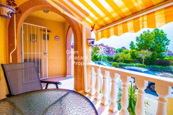 Chalet adosado en calle Orden Dórico