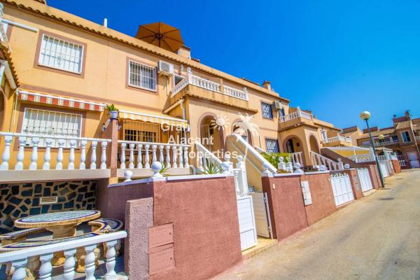Chalet adosado en calle Orden Dórico