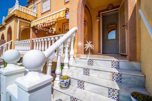 Chalet adosado en calle Orden Dórico