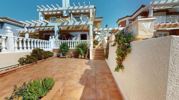 Chalet pareado en calle Monte de Santa Pola