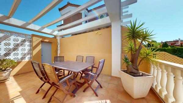 Chalet pareado en calle Monte de Santa Pola