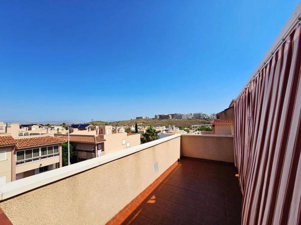 Casa independiente en avenida de Polonia