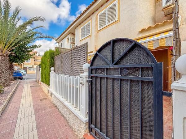 Casa independiente en calle Monte de Santa Pola