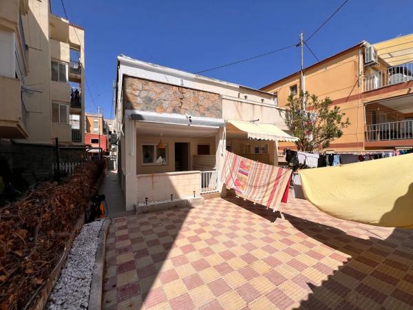 Chalet adosado en calle Novelda, 12