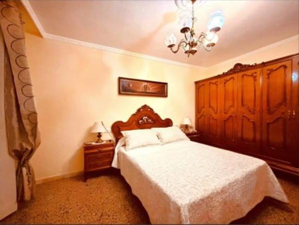 Chalet pareado en calle Font de Uit Piletes, 5