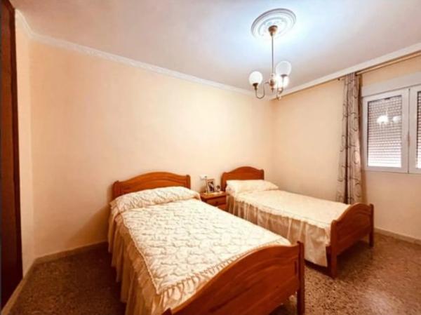 Chalet pareado en calle Font de Uit Piletes, 5