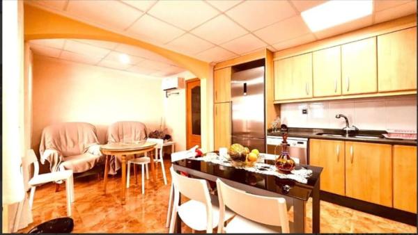 Chalet pareado en calle Font de Uit Piletes, 5