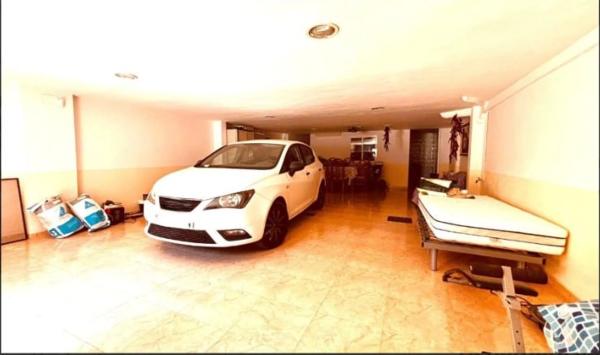 Chalet pareado en calle Font de Uit Piletes, 5