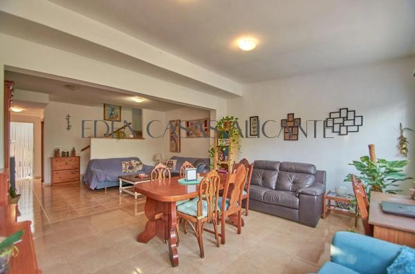 Chalet adosado en calle els Ametlers