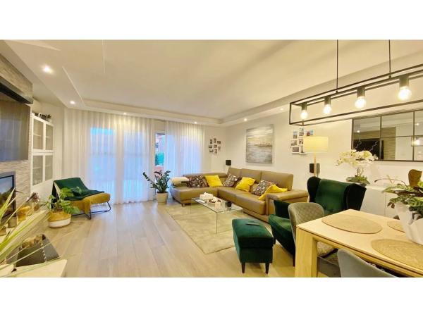 Chalet adosado en calle Atenas