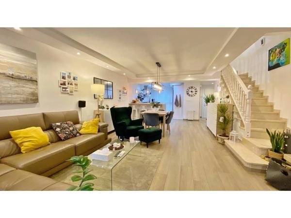 Chalet adosado en calle Atenas