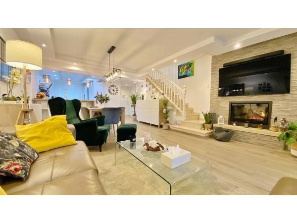 Chalet adosado en calle Atenas