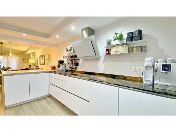 Chalet adosado en calle Atenas