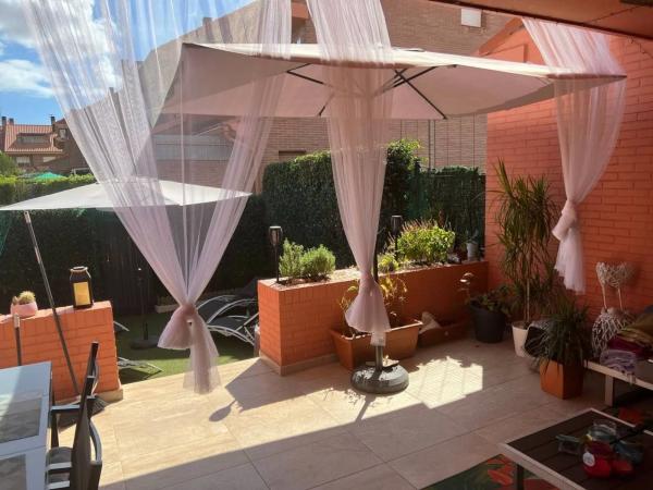 Chalet adosado en calle Atenas