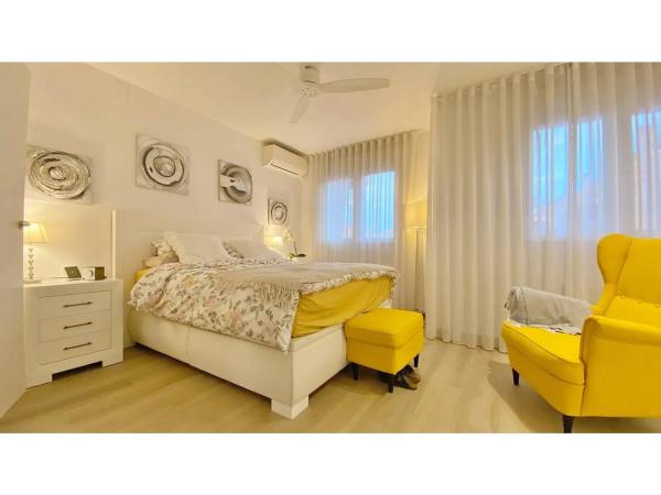 Chalet adosado en calle Atenas