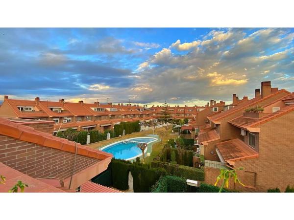 Chalet adosado en calle Atenas