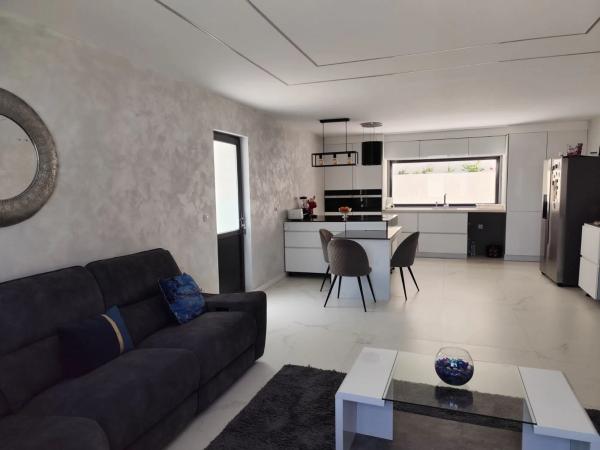 Casa independiente en calle de L'Esportista Alejandra Quereda