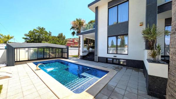 Casa independiente en calle José Aldeguer