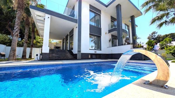 Casa independiente en calle de L'Esportista Alejandra Quereda