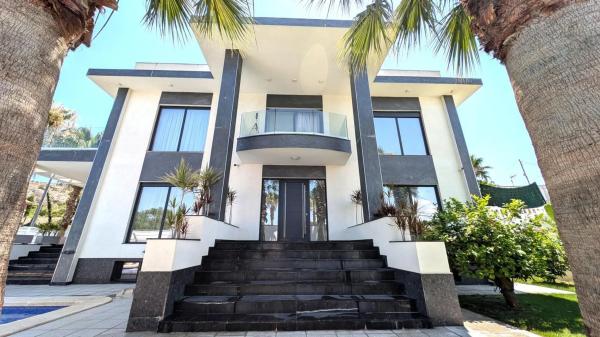 Casa independiente en calle José Aldeguer