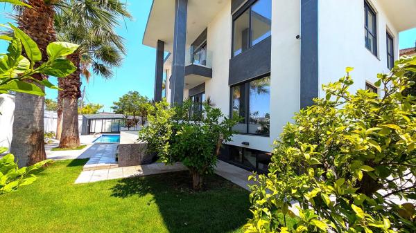 Casa independiente en calle de L'Esportista Alejandra Quereda