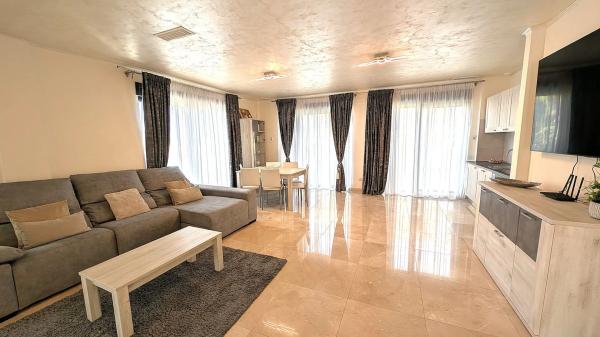 Casa independiente en calle de L'Esportista Alejandra Quereda