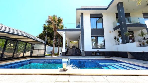 Casa independiente en calle de L'Esportista Alejandra Quereda