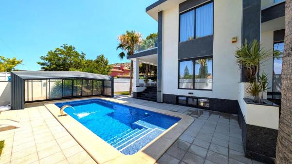 Casa independiente en calle José Aldeguer