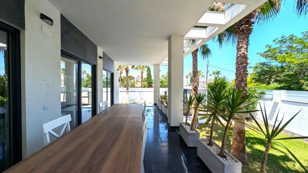 Casa independiente en calle José Aldeguer