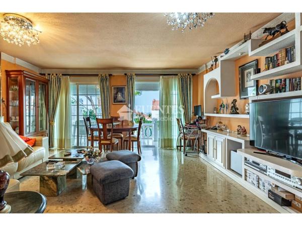 Chalet en calle de la Dorada, 11