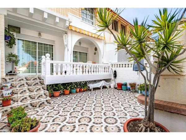 Chalet en calle de la Dorada, 11