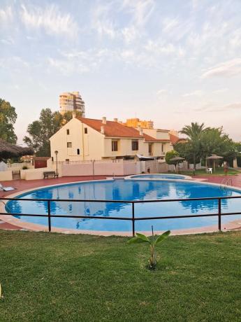 Chalet adosado en calle Trident, 8