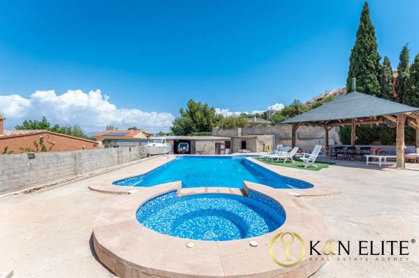 Casa independiente en calle Mostaza